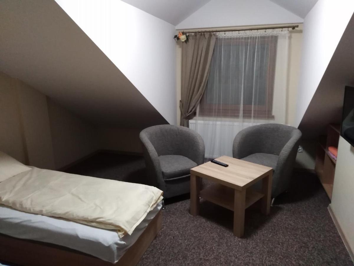 Osrodek Wczasowy "Wczasy Pod Grusza" Hotell Biecz Exteriör bild