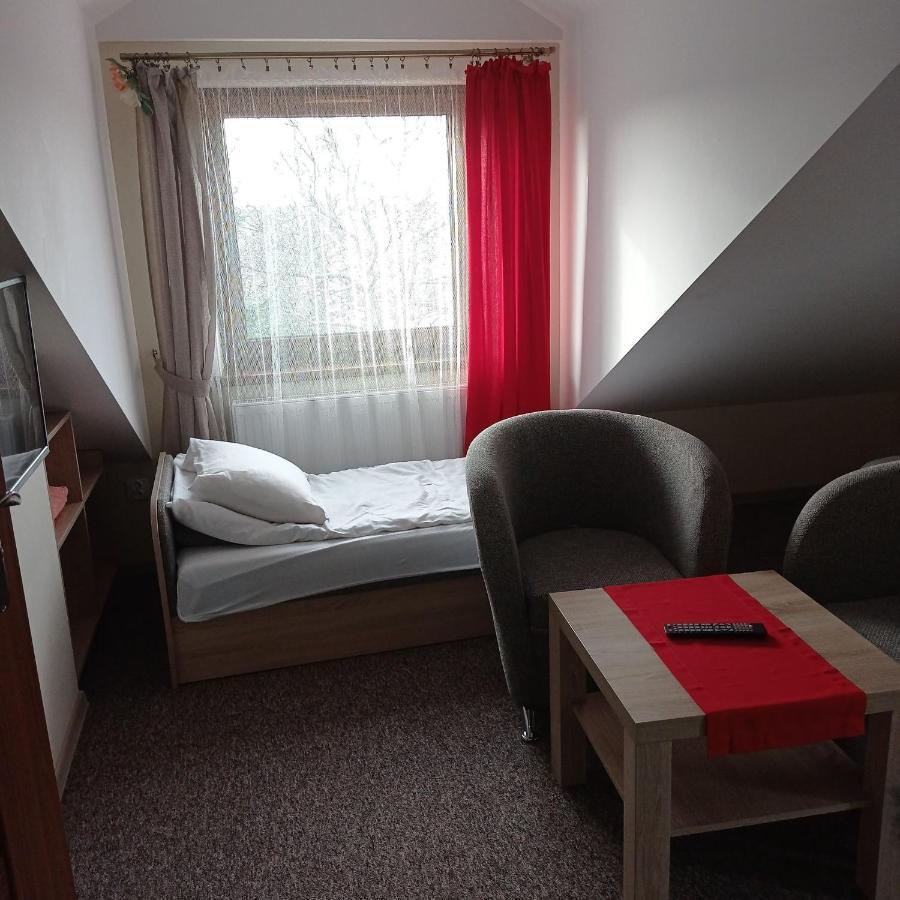 Osrodek Wczasowy "Wczasy Pod Grusza" Hotell Biecz Exteriör bild